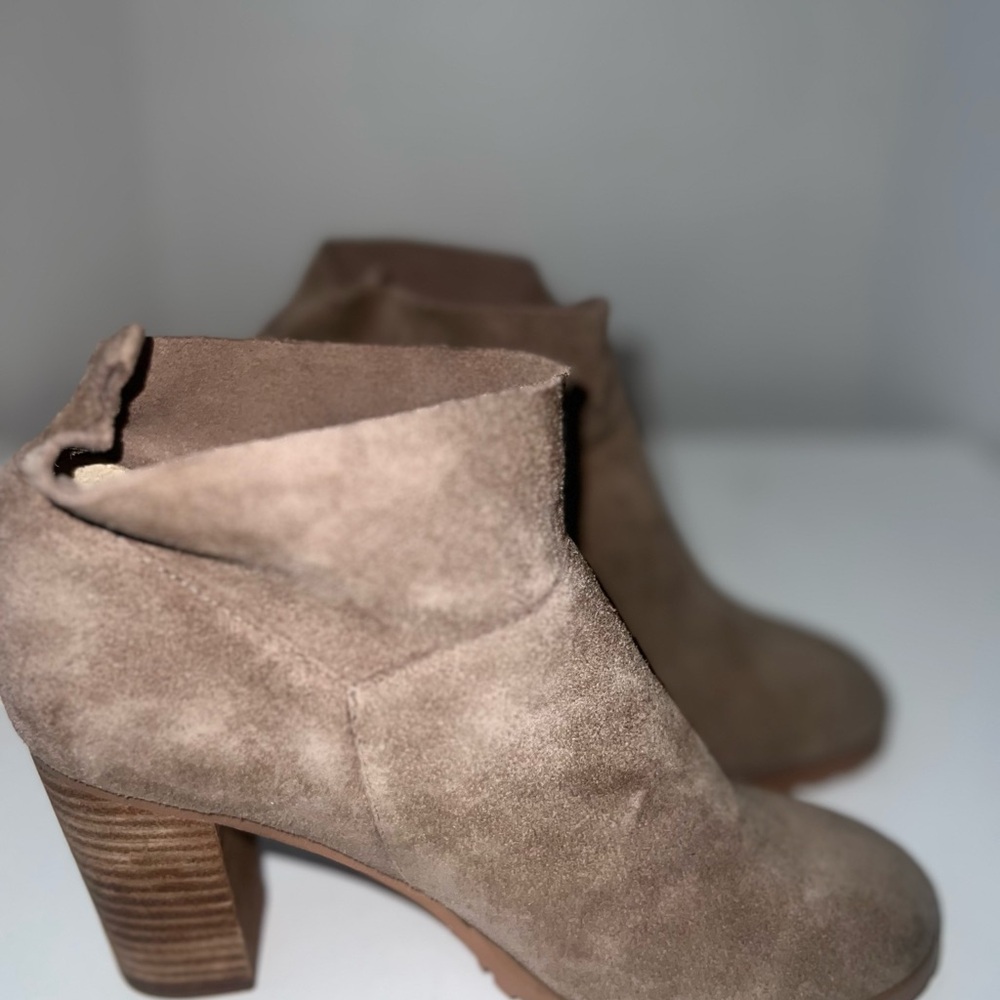 Crown Vintage Women's Suede Ankle Boots - Tan size 6.5
